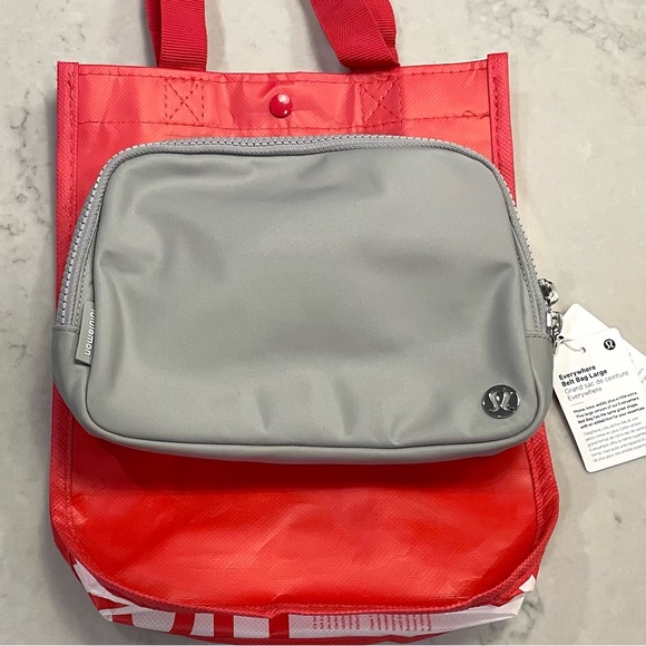 Everywhere Belt Bag 2L Silver Drop - Picture 3 of 8